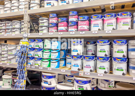 B & Q Sezione vernici Foto Stock