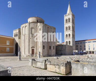 Foro romano, st. donatus chiesa cattedrale e la torre campanaria, Zadar, Croazia Foto Stock
