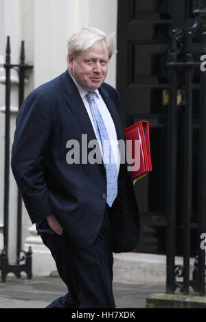 A Downing Street, Londra, Regno Unito. Il 17 gennaio 2017. Segretario di Stato per gli affari esteri Boris Johnson arriva a Downing Street per settimanale riunione del gabinetto. Credito: Dinendra Haria/Alamy Live News Foto Stock