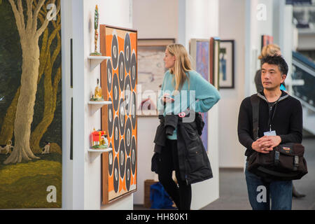 Islington, London, Regno Unito. Xvii gen, 2017. La ventinovesima edizione del London Art Fair si svolge nel business e Design Center, Islington, da 18-22 gennaio 2017. Credito: Guy Bell/Alamy Live News Foto Stock