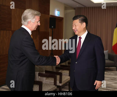 Davos, in Svizzera. Xvii gen, 2017. Il presidente cinese Xi Jinping (R) si incontra con il re belga Philippe di Davos, in Svizzera, Gennaio 17, 2017. Credito: Ding Lin/Xinhua/Alamy Live News Foto Stock