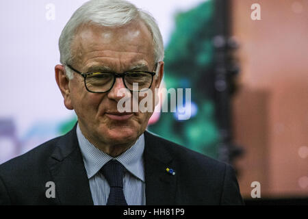 Gdansk, Polonia. Xvii gen, 2017. Hans-Gert Pottering è visto durante la sua visita nella solidarietà europea nel centro di Danzica, Polonia su gennaio 17th, 2017. Pottering è un tedesco politico conservatore, ex Presidente del Parlamento europeo, nel 2009 è stato eletto Presidente della Fondazione Konrad Adenauer. Credito: Michal Fludra/Alamy Live News Foto Stock