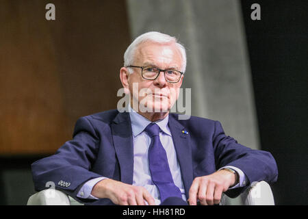 Gdansk, Polonia. Xvii gen, 2017. Hans-Gert Pottering è visto durante la sua visita nella solidarietà europea nel centro di Danzica, Polonia su gennaio 17th, 2017. Pottering è un tedesco politico conservatore, ex Presidente del Parlamento europeo, nel 2009 è stato eletto Presidente della Fondazione Konrad Adenauer. Credito: Michal Fludra/Alamy Live News Foto Stock