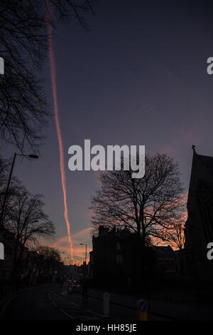 Londra, Regno Unito. 18 gennaio, 2017. Regno Unito Meteo. Bellissima alba e la mattina presto a Stoke Newington, Londra. Credito: carol moiré/Alamy Live News. Foto Stock