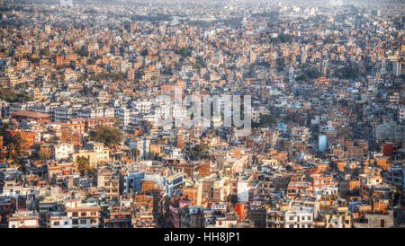 Vista superiore della valle di Kathmandu e la città stessa. Foto Stock