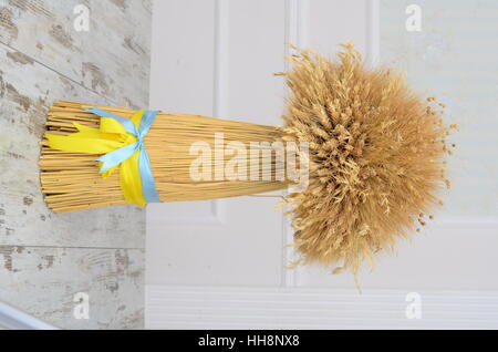 Didukh è un tradizionale ucraino simbolo - decorative reap fatta di spighe  di grano, che incoraggia il raccolto Foto stock - Alamy