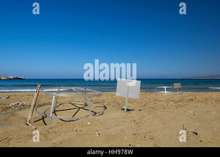 Con rack di ferro protetto le tartarughe marine nidificano sulla spiaggia di Cipro Foto Stock