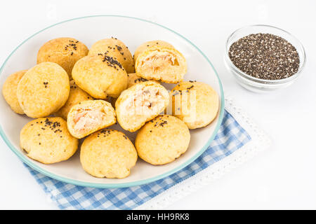 La piccola pasticceria con pesce e semi di Chia Foto Stock