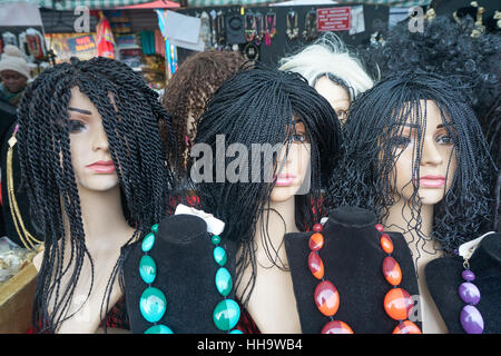 Parrucche, Ridley Road, Dalston. Capelli africani stili. Foto Stock