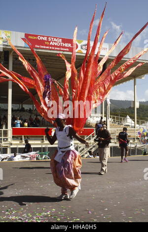 L'uomo la riproduzione di mas in Trinidad presso la Queen Park Savannah. Foto Stock