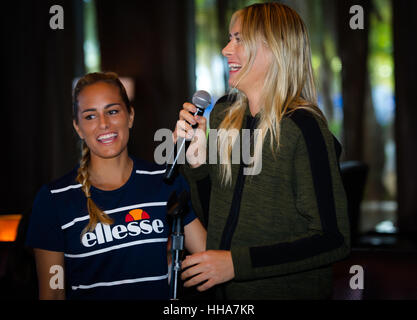 SAN JUAN, PORTO RICO - 15 dicembre : Monica Puig, Maria Sharapova parla ai media prima del 2016 Monica Puig Invitational tennis exhibition Foto Stock