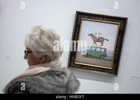 Visitatore davanti al dipinto La Colere des dieux (l'ira degli dèi, 1960) dal belga artista surrealista René Magritte visualizzato nella sua mostra antologica al Centro Pompidou di Parigi, Francia. La mostra intitolata "René Magritte. Il tradimento di immagini' scorre fino al 23 gennaio 2017. Dopo che la versione riformulata della mostra saranno presentati presso la Schirn Kunsthalle in Frankfurt am Main, Germania, dal 10 febbraio al 5 giugno 2017. Foto Stock