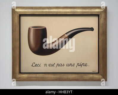 Pittura 'La trahison des images' ('Il tradimento di immagini ") dal belga artista surrealista René Magritte (1929) sul display alla sua mostra antologica al Centro Pompidou di Parigi, Francia. Il francese iscrizione "Ceci n'est pas une pipe' significa 'Questo non è un tubo". La mostra intitolata "René Magritte. Il tradimento di immagini' scorre fino al 23 gennaio 2017. Dopo che la versione riformulata della mostra saranno presentati presso la Schirn Kunsthalle in Frankfurt am Main, Germania, dal 10 febbraio al 5 giugno 2017. Foto Stock