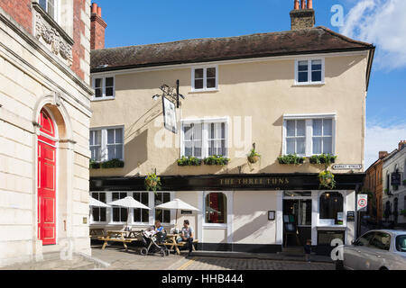 Il Three Tuns Pub, Market Street, Windsor, Berkshire, Inghilterra, Regno Unito Foto Stock