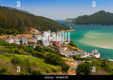 Villaggio e estuario, o Porto do Barqueiro, Manon, provincia la Coruna, Regione Galizia, Spagna, Europa Foto Stock