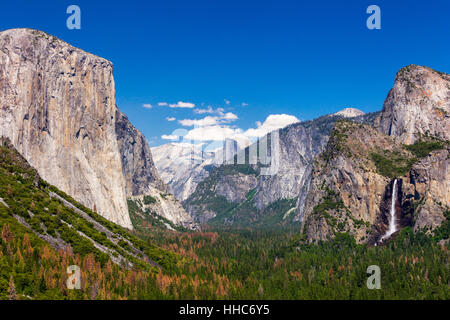 Yosemite Valley dalla vista di tunnel al tramonto, del Parco Nazionale Yosemite, CA Foto Stock