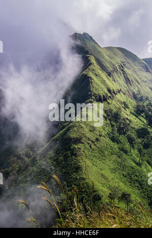 Khao Chang Puak montagna, Kanchanaburi Thailandia Foto Stock