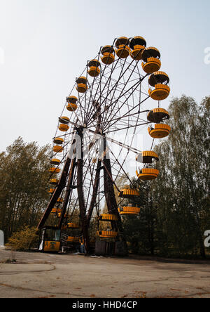 Abadonrd ruota panoramica Ferris in pripjat città fantasma di Chernobyl zona di esclusione, Ucraina Foto Stock