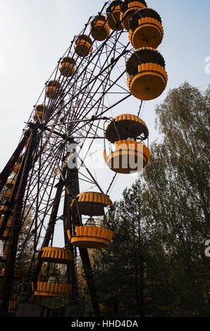 Abadonrd ruota panoramica Ferris in pripjat città fantasma di Chernobyl zona di esclusione, Ucraina Foto Stock