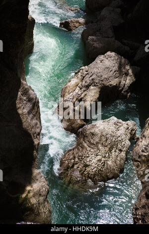 Burrone, agnelli, fiume, acqua, montagne, Wild, alpi orrido, Vista, Vista, Foto Stock