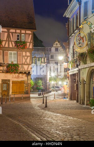 Prima dell'alba in Colmar città vecchia, Alsazia, Francia. Foto Stock