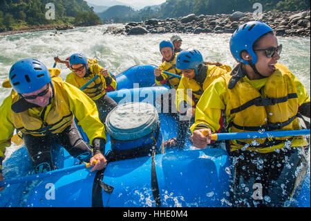 Viaggio Rafting sul fiume Trisuli, Nepal Foto Stock