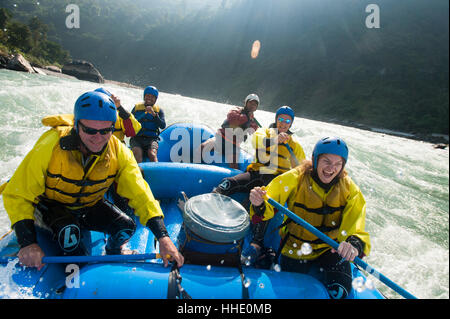 Viaggio Rafting sul fiume Trisuli, Nepal Foto Stock