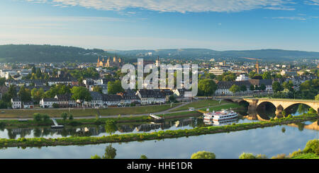 Vista del fiume Mosella e Trier, Renania-Palatinato, Germania Foto Stock