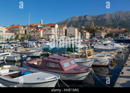 Il porto e la città di Korcula Korcula, Dalmazia, Croazia Foto Stock