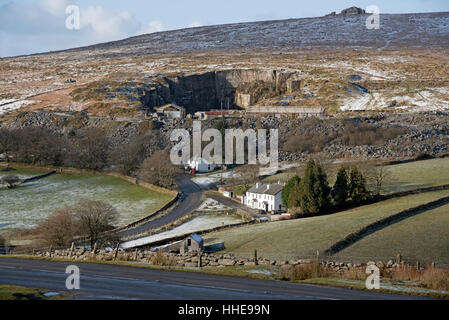 Merrivale una frazione su Dartmoor Devon UK dominato da una vecchia cava di granito e la pinzatura Tor Foto Stock