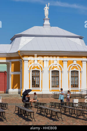 Il Boathouse 1762-65 da Alexander Visita alla fortezza di Pietro e Paolo, Petrogradskaya, San Pietroburgo Russia Foto Stock