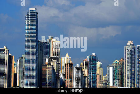 Skyline torri futuristica città di Panama Panama Foto Stock