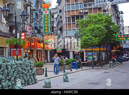 Scena di strada vecchia città Macao Cina Foto Stock