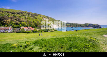 Gran Bretagna, Sud Ovest Inghilterra, Dorset, Jurassic Coast, il villaggio di West Lulworth a Lulworth Cove Foto Stock