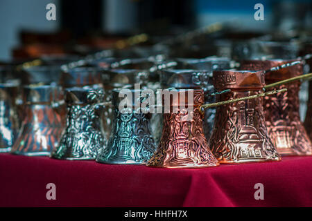 Fatto a mano il caffè turco Pots Foto Stock