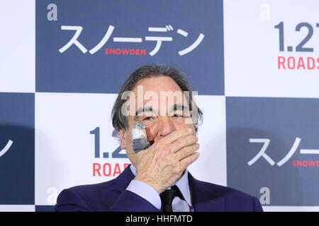 Tokyo, Giappone. 18 gennaio, 2017. Regista americano Oliver Stone assiste il Giappone premiere per il suo film "nowden' a Tokyo in Giappone. Il biopic stelle Joseph Gordon-Levitt come Edward Snowden, un ex imprenditore per la CIA chi è responsabile per la Perdita più grande nella storia moderna degli Stati Uniti. Il film si apre in Giappone il 27 gennaio. Credito: AFLO/Alamy Live News Foto Stock