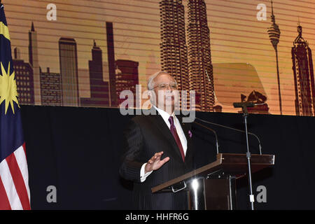 Kuala Lumpur, Malesia. Xix gen, 2017. Il primo ministro della Malaysia, Najib Razak discorso di indirizzamento durante la sessione straordinaria dell'Organizzazione della Cooperazione Islamica (OIC) su i Rohingya situazione in Myanmar, al Centro Congressi di Kuala Lumpur, a Kuala Lumpur il 19 gennaio 2017. Credito: Chris Jung/ZUMA filo/Alamy Live News Foto Stock