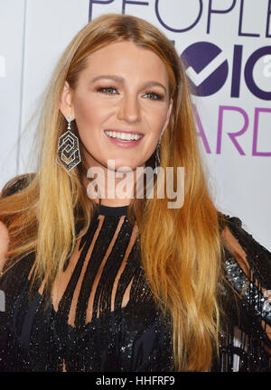 Los Angeles, California, USA. 18 gennaio 2017. Blake Lively 103 arrivando al People's Choice Awards 2017 presso il Microsoft Theatre di Los Angeles. Il 18 gennaio 2017. Credito: Gamma-USA/Alamy Live News Foto Stock