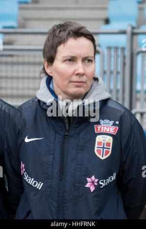 Firenze, Italia. Xiii gen, 2017. Lena Tyriberget (NOR) Calcio/Calcetto : donna Internaitonal amichevole tra U-16 Italia 0-5 U-16 Norvegia a Coverciano in Firenze, Italia . Credito: Maurizio Borsari/AFLO/Alamy Live News Foto Stock