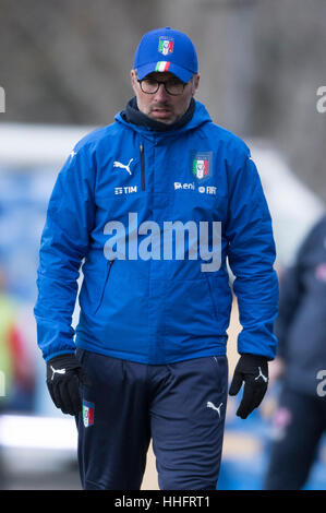 Firenze, Italia. Xiii gen, 2017. Massimo Migliorini (ITA) Calcio/Calcetto : donna Internaitonal amichevole tra U-17 Italia 2-0 U-17 Norvegia a Coverciano in Firenze, Italia . Credito: Maurizio Borsari/AFLO/Alamy Live News Foto Stock