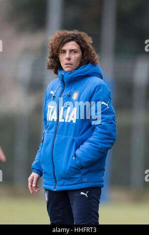 Firenze, Italia. Xiii gen, 2017. Rita Guarino (ITA) Calcio/Calcetto : donna Internaitonal amichevole tra U-17 Italia 2-0 U-17 Norvegia a Coverciano in Firenze, Italia . Credito: Maurizio Borsari/AFLO/Alamy Live News Foto Stock