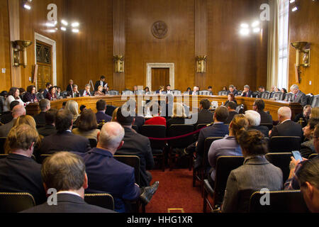 Washington, Stati Uniti d'America. Xix gen, 2017. ex governatore del Texas rick Perry, presidente eletto Donald Trump's scelta come segretario dell'energia, testimonia durante la sua audizione di conferma prima che il comitato del Senato in materia di energia e di risorse naturali su Capitol Hill gennaio 19, 2017 a Washington, DC. Perry è previsto per affrontare domande circa le sue connessioni per l'industria del petrolio e del gas. Credito: pixelpro/alamy live news Foto Stock