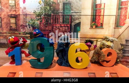 Atlanta, Stati Uniti d'America. Xix gen, 2017. Un Sesame Street presentano è visibile sul display del Jim Henson raccolta presso il centro per spettacoli di burattini arti. Credito: Brian Cahn/ZUMA filo/Alamy Live News Foto Stock