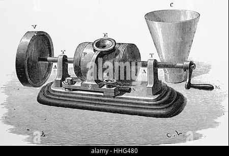 Vista laterale del primo modello di Edison il fonografo, in cui il cilindro di stagnola in cui la registrazione è stata effettuata, doveva essere girato a mano. Parigi, 1878. Foto Stock