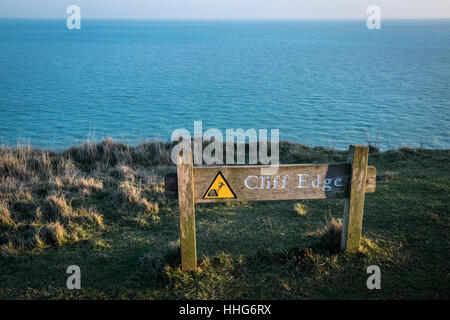 Cliff segno bordo vicino a Beachy Head. East Sussex Foto Stock