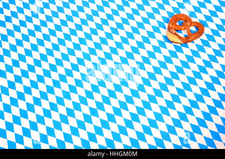 Modello bavarese blu sullo sfondo bianco oktoberfest Foto Stock