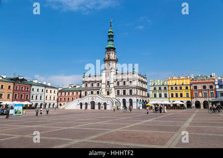 Area commerciale e il vecchio municipio. Zamosc. Polonia Foto Stock