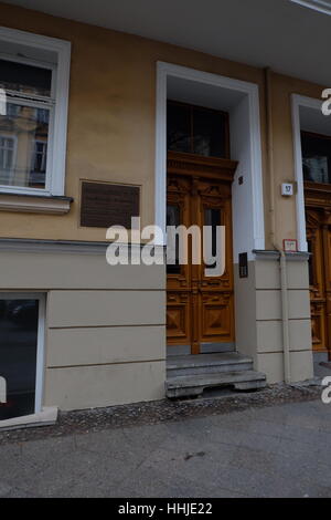 Ingresso alla ex casa di Christopher Isherwood a Berlino, Nollendorfstrasse, Berlino Schoneburg. Foto Stock