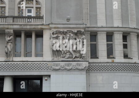 Friese su ingresso al Theater am Nollendorfplatz, ora noto come Goya, ex Piscator Buhn. Foto Stock