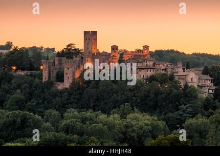 Castell'Arquato al tramonto Foto Stock